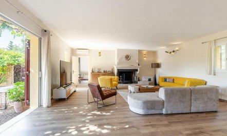 Postcard Farmhouse 5