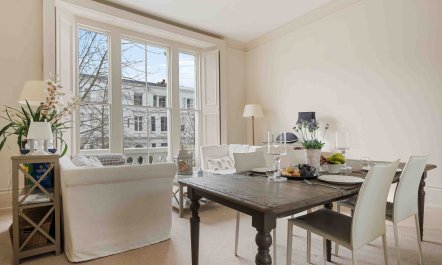 Queen of Kensington 2