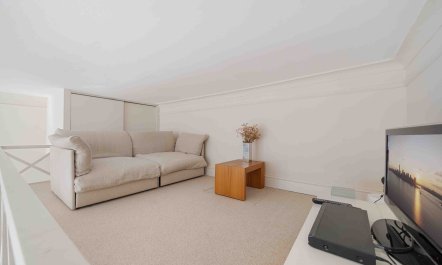 Queen of Kensington 4