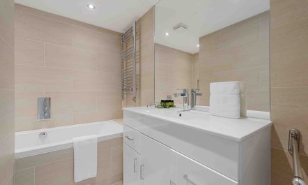 Queen of Kensington 8