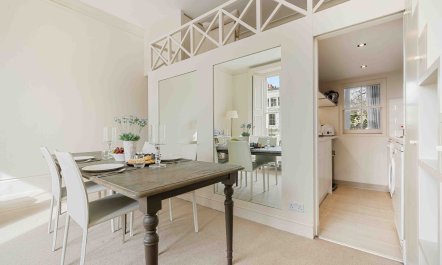 Queen of Kensington 3