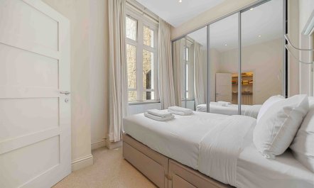 Queen of Kensington 6