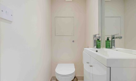 Queen of Kensington 7