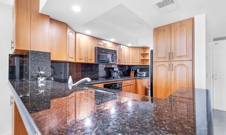 Miami's Pearl 6