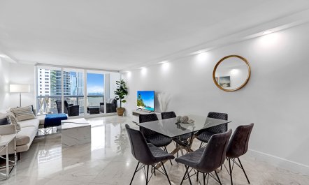 Miami's Pearl 4
