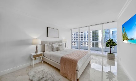 Miami's Pearl 8
