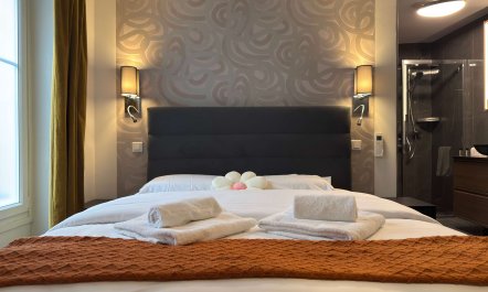 Theatres & Museums 8