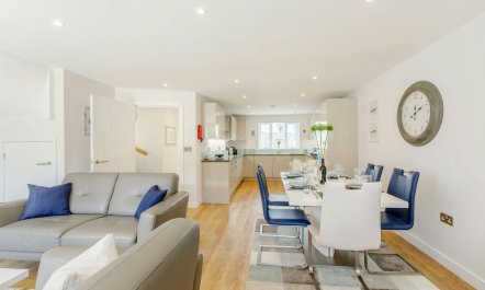 Sea Spray Silhouette 4