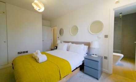 The East London Light 4