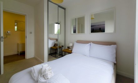 The East London Light 7