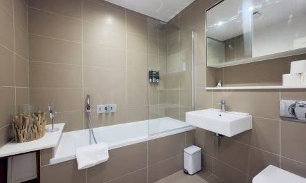 The East London Light 5