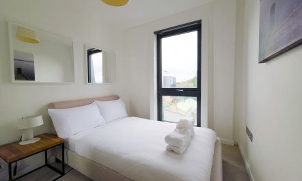 The East London Light 6