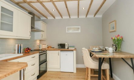 Picturesque Cottage 1