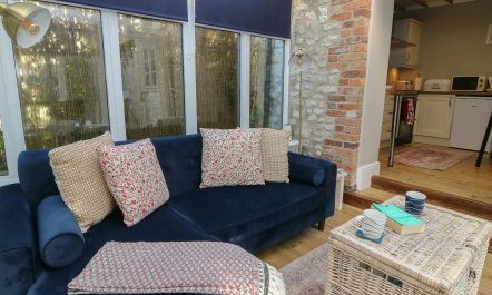 Picturesque Cottage 7