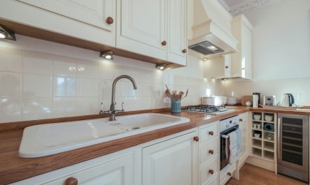 Street & Sea Vistas 7