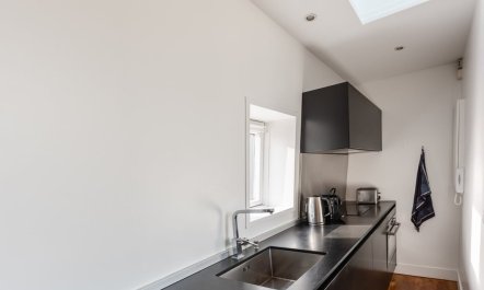 The Eaves of Paris 9