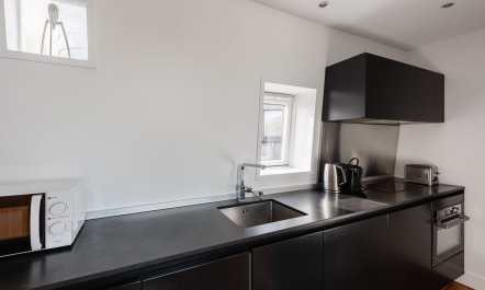 The Eaves of Paris 8