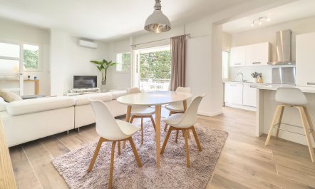 A Touch of Champagne 6