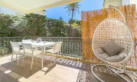 A Touch of Champagne 1