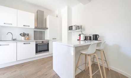 A Touch of Champagne 7