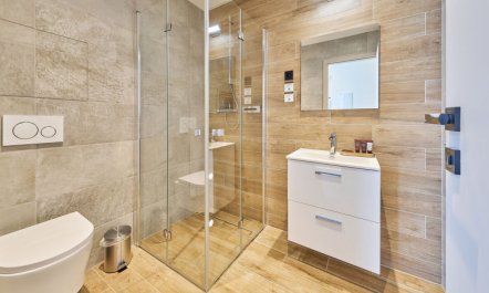 Luxury Home with large terrace & Netflix Apartment 2 3