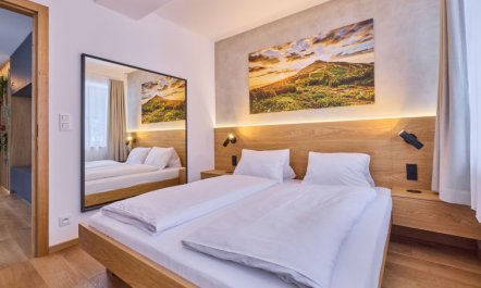 Summit View Lounge & Alcove Apartment 3 2