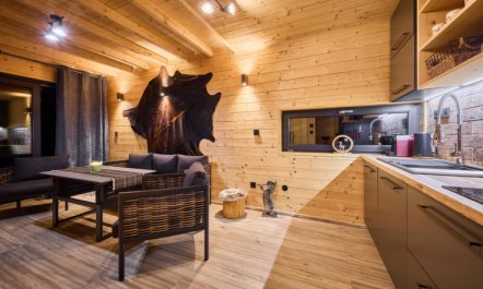 Luxe Timber Lodge & Relaxing Bath 6