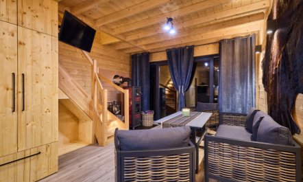 Luxe Timber Lodge & Relaxing Bath 5