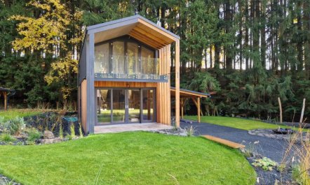Luxe Timber Lodge & Relaxing Bath