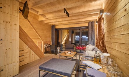 Luxe Timber Lodge & Pet Retreat 7