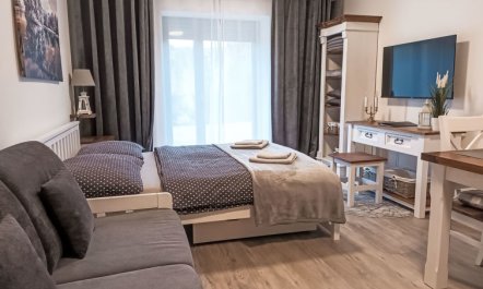 Mountain Luxe Nest & Pool Apartment 3 1