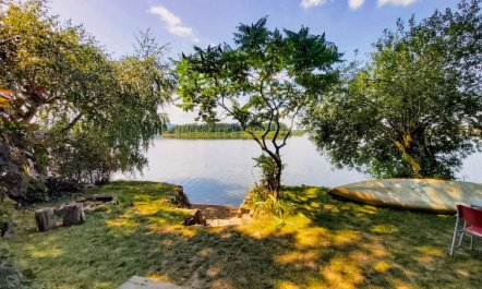 Pondside Retreat & Canoe 4